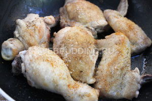 Как пожарить курицу на сковороде