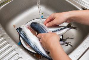 Как чистить рыбу