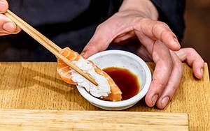 Как кушать суши по этикету